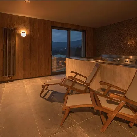 Apartmán Kralovske - *